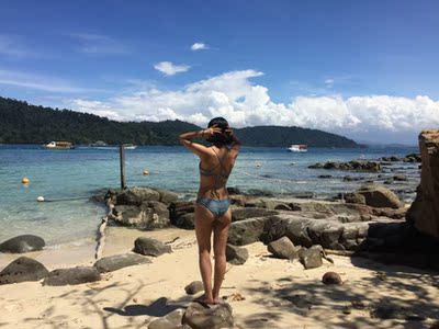 穿上这泳衣才发现原来快奔四的自己身材这么美