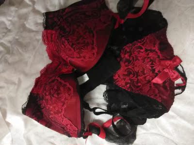 买了好几套了，做工精细，款式新颖，尺码准确，客服态度也好，物超所值全五分，以后就他家买内衣。