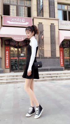 收到几天了，无色差，裙子布料弹性很好，试穿了一下搭配白色打底不要太好看，天冷点可以搭配外套穿上也挺漂亮的，好看物流很给力，快递小哥很热情也周到，给送到家门口，辛苦啦。