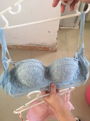 一次购买了两件，很不错哦，看图，很喜欢，试穿了下聚拢很好，颜色好看，洗了不掉色，就等干了穿了