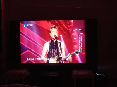 目前看来投影仪峰米和坚果那个好，区别是？用户体验如何，真相