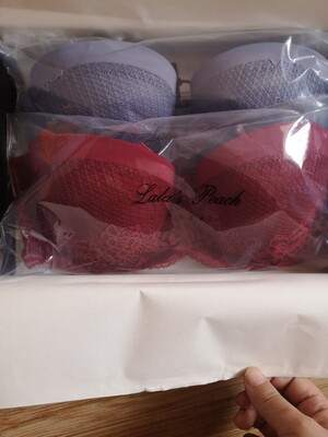 两个颜色都买了，颜色和样式真的很好看，审美真的很棒了，但是我穿稍微有一点点空，感觉罩杯稍稍大一丢丢