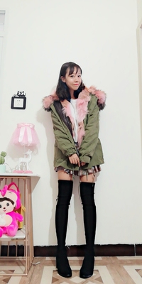 sw靴真的好漂亮哦，很洋气的，穿上贼好看，显气质显腿长而且很保暖，做工也是超级好的，喜欢这种比较简单的风格！这个靴子真得很棒！观望的美女们可以下手，绝对没错哈