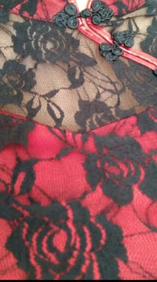 衣服很漂亮，跟图片一样，很喜欢