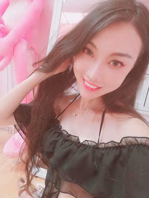 喜欢这套黑色套装 好看又飘逸