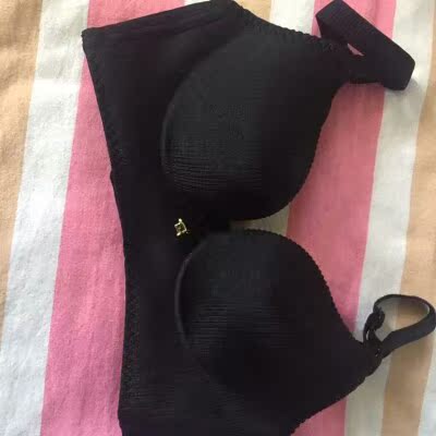 胸罩质量特别好,无痕的,透气性能好,穿着大小合适,效果不错,价格实惠!手感很舒服,包装不错,物流也快,客服有耐心,尺寸合适。 胸罩质量特别好,无痕的,透气性能好,穿着大小合适,效果不错,价格实惠!手感很舒服,包装不错,物流也快,客服有耐心,尺寸合适。