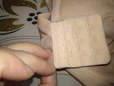 质量不错，面料很舒服，蕾丝不扎肉。穿起来一点也不勒。