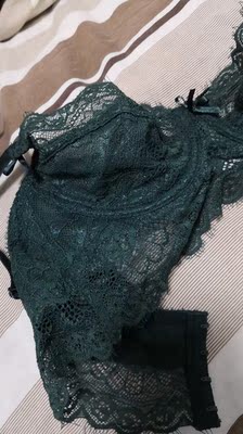 第一次买这么薄的内衣，感觉蛮新鲜的，一次买了三套换着穿，很舒服感觉没穿的一样，哈哈，有点凸点，记得贴乳贴