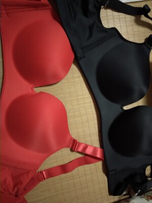 大红色颜色鲜艳好看啊,穿着舒服, 大红色颜色鲜艳好看啊,穿着舒服,