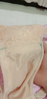 穿一次，穿的是粉色衣服不知道怎么会有黑色东西，起了好多疙瘩。真的不能贪便宜，卖家不易，给个好评吧