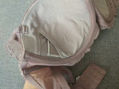 穿着很舒服，就是带子我不怎么喜欢吧！不过挺漂亮的