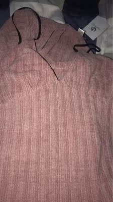 在他家一次购买了两套，衣服款式看起来不错，穿上也挺舒服的