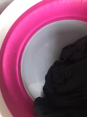 黑色有点褪色，169cm50kg 第一次穿进去xs码，弹性很好，但穿这个长度有点尴尬，比九分短一截