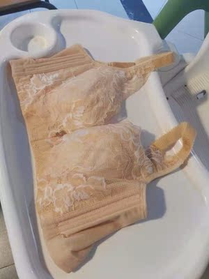 宝贝挺好，客服也很好，是那种薄款的，适合大胸