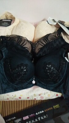 全程自己购物满300-100折扣下来还是比较划算的，他们家活动还是经常有的，买了三件送了一条内裤，。。。。。木有加长扣，向客服讨要她告诉我必须得申请到才有赠送~