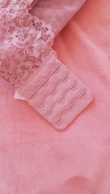 快递送货很快，聚拢效果很好，面料很好！满意