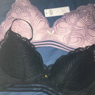 粉色好喜欢 黑色的也很好看 感觉薄杯内衣好舒服 宝贝的质量也很不错 仔细检查了一下 没啥线头做工也精细