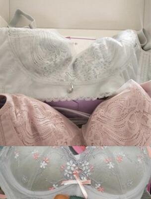 闺蜜说追加评价可以涨 气 值，就顺便了，自己穿着好，也给准备给老妈买几件，快递快，收到好几天了一直忙没有评价，非常喜欢，很舒服还特别聚拢，喜欢轻薄不显胸的，这款就特别适合我，效果很好，款式也很喜欢，蕾丝质量很好，客服态度也是很好，老妈说我的文胸肯定不 便宜 让她猜了好久没猜到这个价格，是真的很划算，不然也不会 再买一件给她，质量很好，送人显高档大气，包装很好，保密发货的商家的服务不错啊