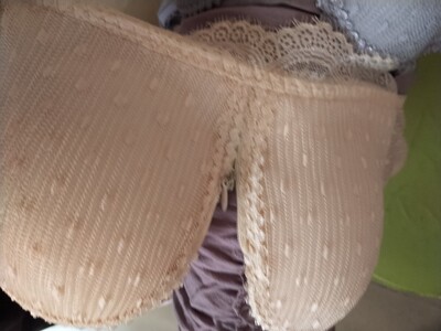 非常舒适简约的一款内衣，不会刺不会痒，罩杯的棉很舒适，不会太硬，穿在罩衫里也是美美哒～