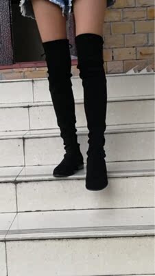 第一次在网上买这么贵的鞋子，lowland是我一直钟意的款式，在专柜看了好几次，这次还是决定入手了，穿上又瘦腿有显腿长，穿衣搭配都是美美的，越看越钟意越喜欢，其他姑娘也可以考虑考虑哦