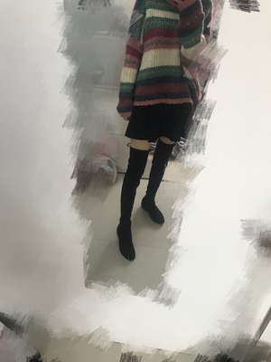 靴子收到了，真的是好的超乎想象。版型超正，上脚舒服。包装也很隆重，非常百搭不管在什么场所拍出是多么好看，显腿瘦，皮料触感质感很好。很喜欢的，果然是长靴的王者