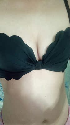 文胸收到很惊喜，质量很好，款式特别漂亮，我属于小胸穿上很合适，不空杯，面料比较舒服，推荐购买。