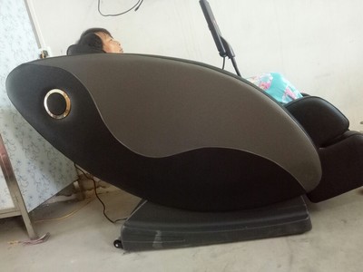 真实使用感受良心点评本博4d小型智能电动按摩椅怎么样,是否真的那么好