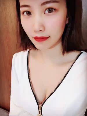 内衣很服帖，面料摸着很不错，聚拢效果非常棒，穿着一天也没有移位滑落，非常满意