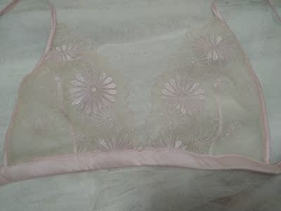 这套真的超美的！连我这种不走性感路线的都忍不住买了哈哈，一见钟情的款，其实是在其他家看到的，价格是店家的两倍，然后搜同款就找到了，真的良心价，做工质量都很好，对比过应该一模一样，就是穿的机会应该不多就当收藏啦