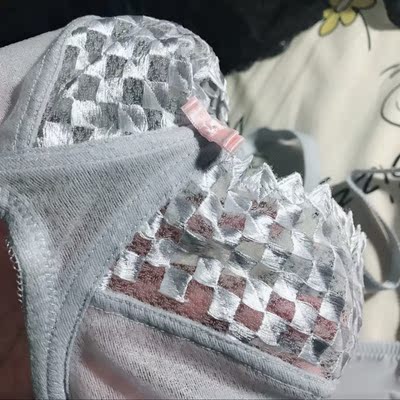 万万没想到这个科技银这么显档次的，超级显白！很舒服很软！一点压迫感都没有！搭配同款内裤完美直接！最爱的一家没有第二！