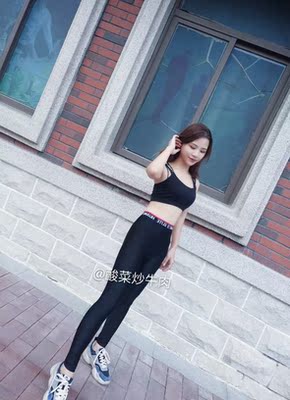 裤子上身效果不错,修身显瘦,炒鸡喜欢的,各种百搭的,料子是滑滑的,穿着舒服,价格实惠! 裤子上身效果不错,修身显瘦,炒鸡喜欢的,各种百搭的,料子是滑滑的,穿着舒服,价格实惠!