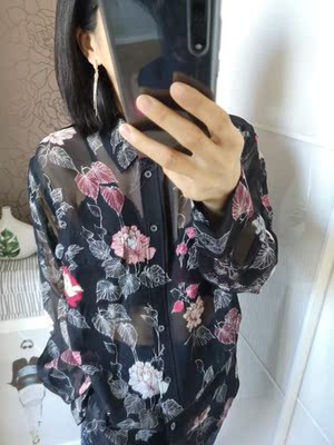 可以激活性感小透视的衣服，舒适喔，四季都用的到~搭配我自己店铺的衬衫和羊绒衫都十分nice，再追加其他颜色~很适合营造小胸的高级感