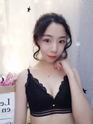 不会勒 透气性蛮好的 无钢圈 托起胸部也很好看穿上很舒服，喜欢蕾丝的  价格便宜   很满意。