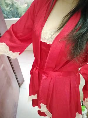 衣服质量很好，摸起来很舒服。