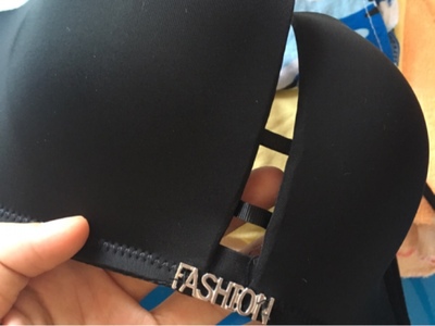 朋友推荐过来的，朋友说在她这里买了好几套的都挺好的，我听着就也买回来试一下，试穿了几天确实不错，不掉而且聚拢效果炒鸡好，很好，我喜欢～很性感～很聚拢，总之很满意，物流也快，网购以来最满意的一次，已关注，下次买内衣就你家了