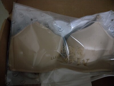 一直喜欢这个牌子的，以前都是在商场买的，现在在网上买便宜很多。两个月前买过同款黑色，穿起来很舒服，现在又买了肤色。推荐推荐