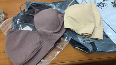 带子有点短了,质量布料不错 带子有点短了,质量布料不错