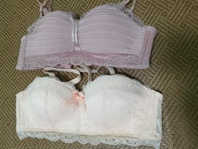 收到超级满意，面料舒服，不上跑不空杯，很贴身，蕾丝很漂亮，也很小女人哦，拍了2套，都很好看