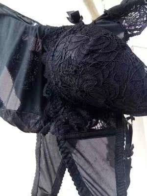 拿回家试了一下合适就洗了，不掉色，质量很好，自从在这家店买开了内衣就一直在这家店买了，我喜欢薄款而且不漏点的，满意！