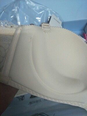 质量是不错的，买来当抹胸穿的。