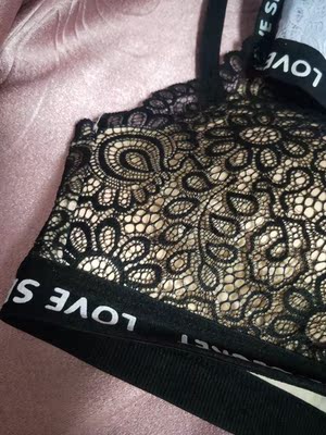 很喜欢，就是罩杯有点小，穿着很舒服，面料也很舒适，不错。下次还回来。每个袋子里还有小香包.