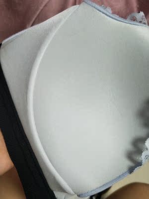 很喜欢，就是罩杯有点小，穿着很舒服，面料也很舒适，不错。下次还回来。每个袋子里还有小香包.