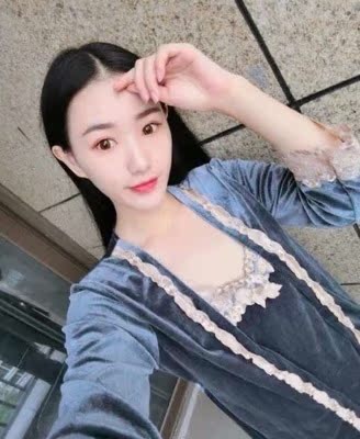 睡衣面料摸上去柔软亲肤，穿着很合身，舒服，透气性也好，洗过了也不褪色，这个价格买到三件套真的很实惠哦！