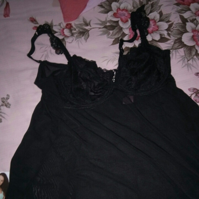 超喜欢！的确不错！面料很好！可惜胸部那里一点棉都没有！特别捧！好快哟！