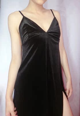 质量出乎意料的好，剪裁完美，穿起来超级显身材，好看极了，关键是料子很舒服，物有所值，打算再买一件其他颜色的，