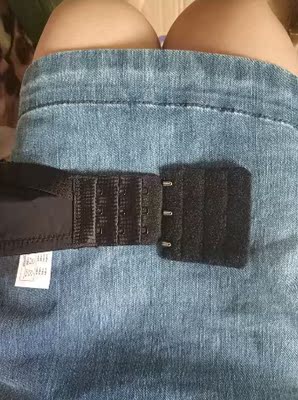 不想吐槽客服水中花官方旗舰店:五，说好了赠送两个加长扣。结果送的不配套，问客服怎么回事，客服说加长扣就是这样的哟都是通用的，只有这一种呢，难道我买的内衣不是你家的，是别人家的？ 赠送的加长扣无法使用，还有理了？让客服给我补发配套的加长扣，客服多霸气呀，说本店只有这一种，亲自己去店里买吧，还让我把送的用在别的内衣上，脑子进水了吗，我买的这款需要加长扣，还让我用到别的内衣上，那我买的这两件怎么办，放家里吸灰吗？从来没见过这么牛气的客服。