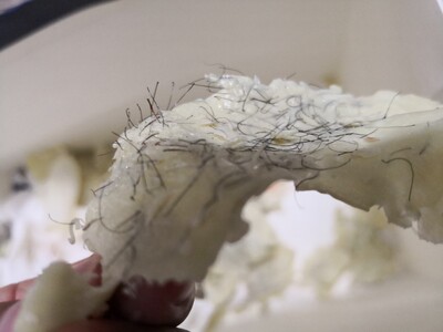 以前刮毛会粗又黑点不舒服。再买这个，摸得好滑～好棒～好舒服～好爽～