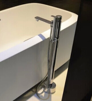 TOTO free-standing bathtub DM334CFS with single handle