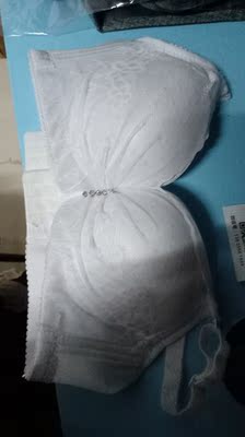 收到啦  布料摸着很舒服的，还好看，而且买了两个还送了内裤，非常喜欢了，好评好评好评。