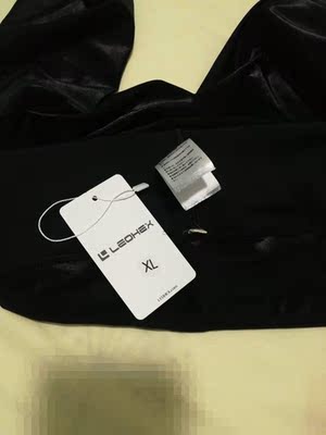 面料质量不错 缝合线也处理的好 未穿未洗吊牌就是这样 清水洗没事用洗衣粉会掉色